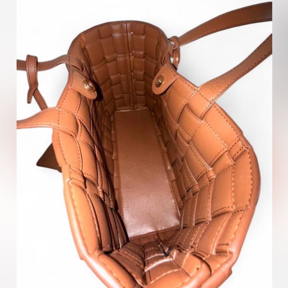 Michael Kors Ivy East/West Tote in Brown Woven Leather - Picture 4 of 7
